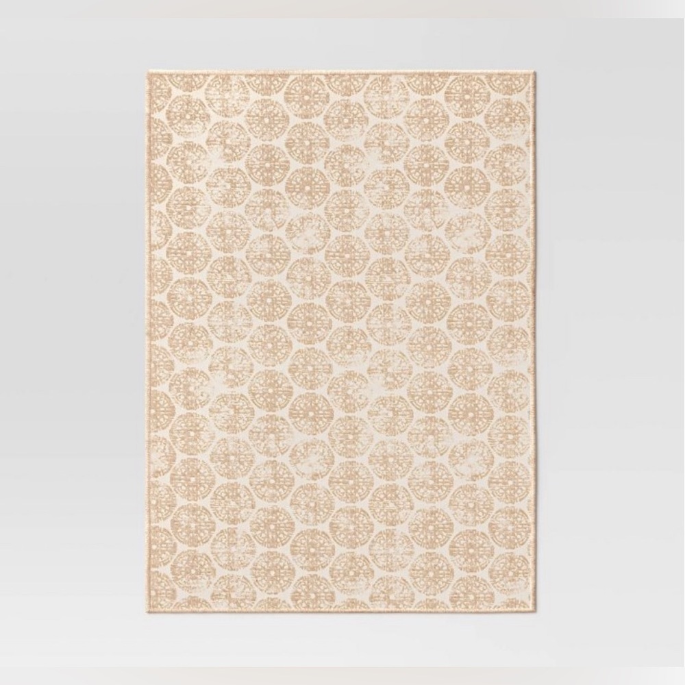 NWT set of 4 threshold beige medallion placemats 14”x19” each